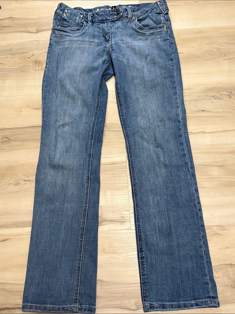 Dollhouse Medium Wash Bootcut Flare Denim Jeans Size 9 Y2K 90s low rise vintage